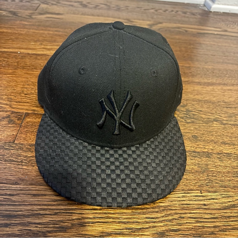 Black NY Yankees Logo Cap